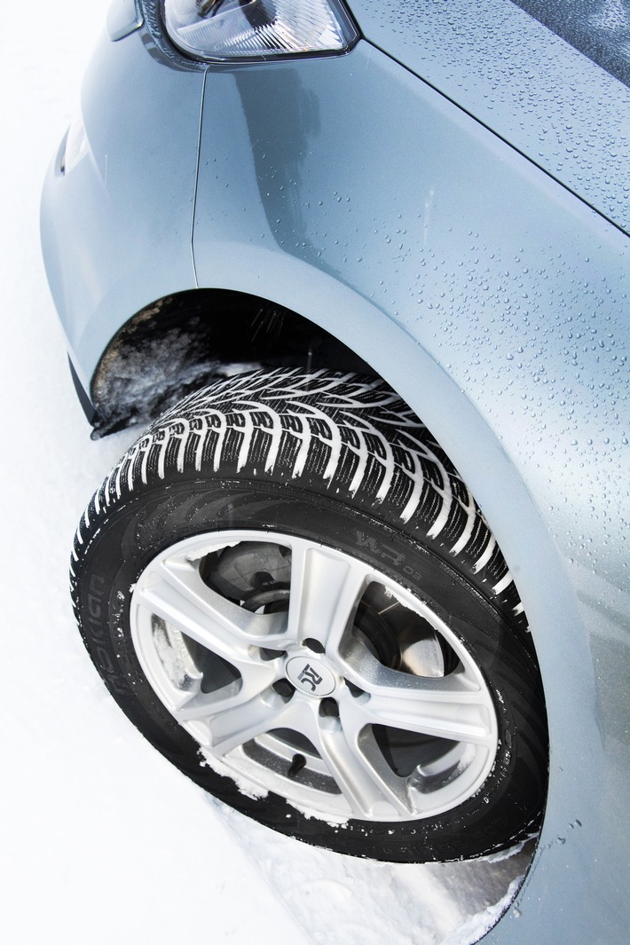 Nokian-Winterreifen ist der Testsieger im Winterreifen-Test 2011 von "Auto Plus", der "Auto Bild" von Frankreich / Höchste erreichbare Wertung mit fünf Sternen / Nokian ist der Preiswerteste