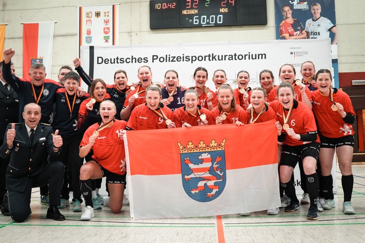 POL-DA: Bensheim: Innenminister gratuliert Polizistinnen zum Gewinn der Deutschen Polizeimeisterschaften im Handball / Hessen holt zum 5. Mal hintereinander den Titel