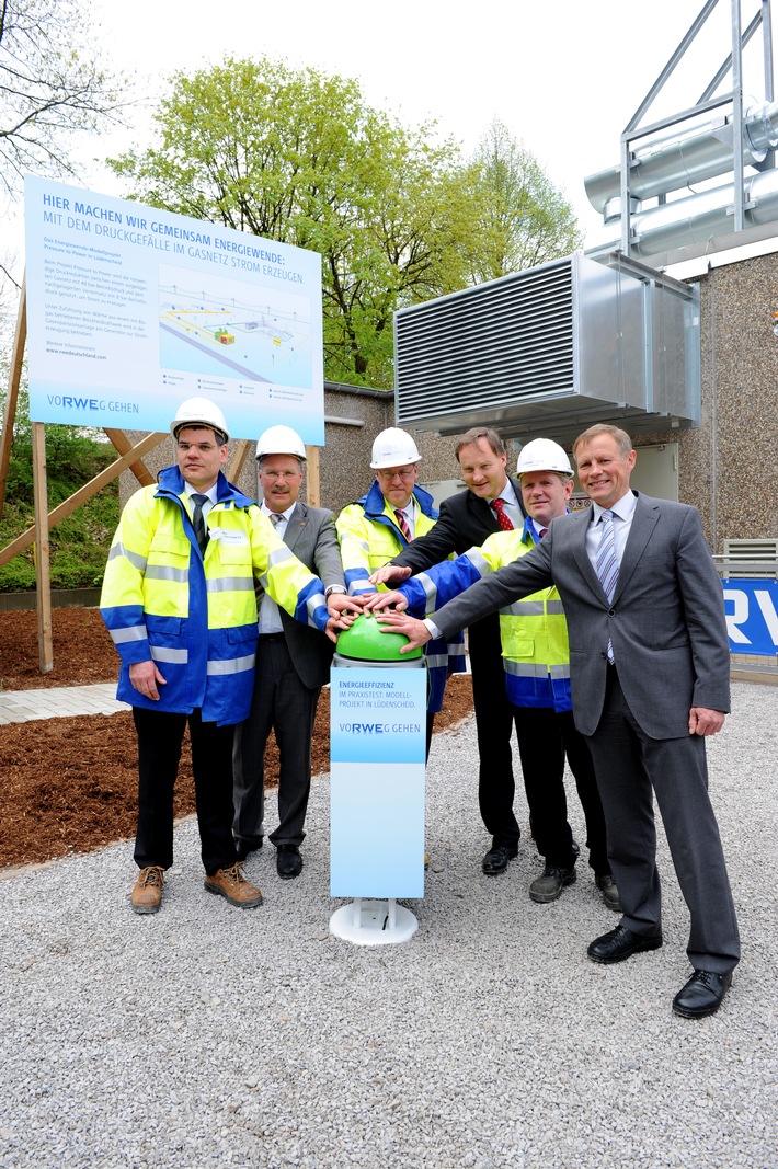 RWE erzeugt Strom durch Druck aus dem Gasnetz / Projekt "Pressure to Power" offiziell in Lüdenscheid eröffnet (BILD)