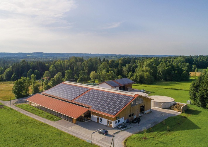 1 Million Euro Prämien fürs Klima ausbezahlt / Molkerei Berchtesgadener Land und Penny fördern energieeffiziente Investitionen in der Landwirtschaft im Projekt &quot;Zukunftsbauer&quot;