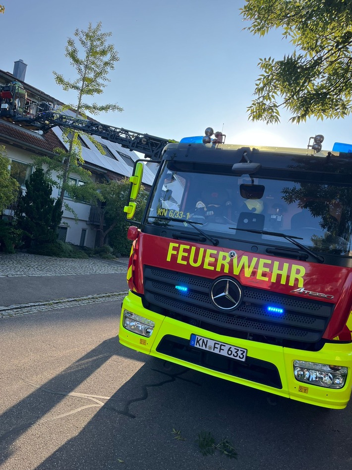 FW Reichenau: Verletzte Person aus Dachgeschoss gerettet, Reichenau-Lindenbühl, 11.08.2025