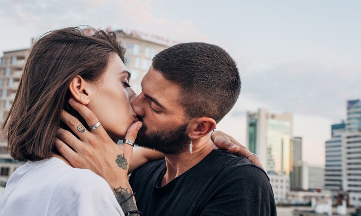 Studie zum Weltkusstag - Warum wir alle viel häufiger küssen sollten