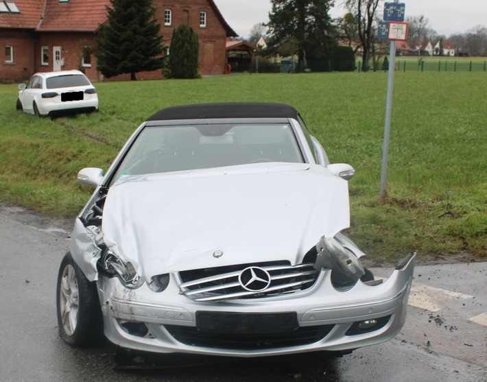 POL-MI: Zwei Autos nach Kreuzungsunfall stark beschädigt