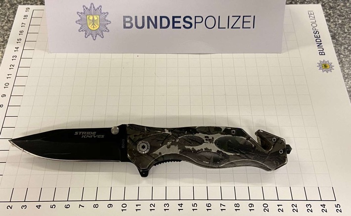 BPOL NRW: Ohne Maske, aber Messer griffbereit - Sicherstellung durch Bundespolizei