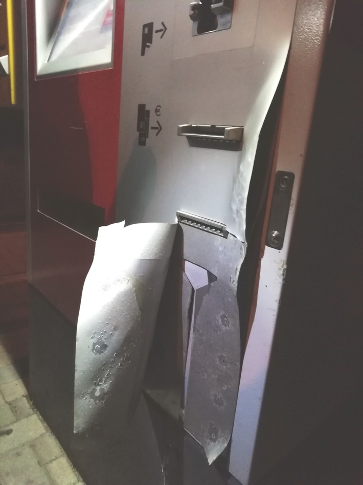 BPOL-BadBentheim: Versuchter Aufbruch eines Fahrausweisautomaten / Bundespolizei sucht Zeugen