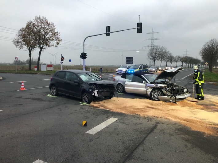 POL-KR: Hüls: Schwerer Verkehrsunfall mit drei Verletzten Personen und Sachschaden