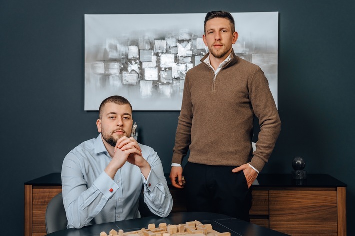 Irfan Mandzukic und Adis Halkic (v. l. n. r.) / Weiterer Text über ots und www.presseportal.de/nr/180427 / Die Verwendung dieses Bildes für redaktionelle Zwecke ist unter Beachtung aller mitgeteilten Nutzungsbedingungen zulässig und dann auch honorarfrei. Veröffentlichung ausschließlich mit Bildrechte-Hinweis.