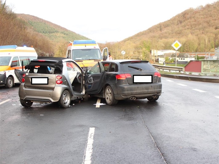 POL-PDKO: Verkehrsunfall auf der B260 - 2 Personen verletzt