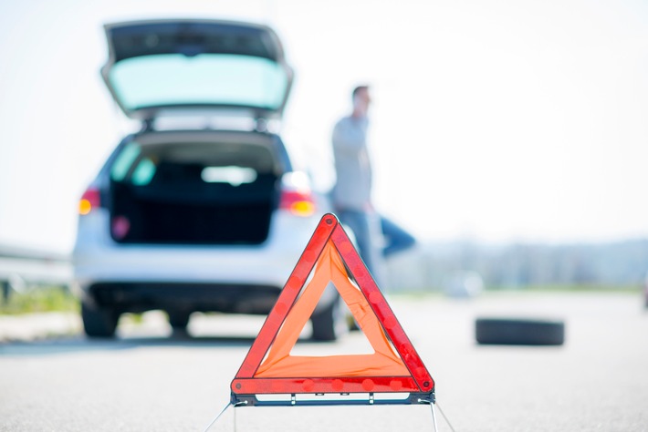 Durchschnittlich alle zehn Jahre eine Autopanne – mit ReifenDirekt.de wissen, was bei im Pannenfall zu tun ist!