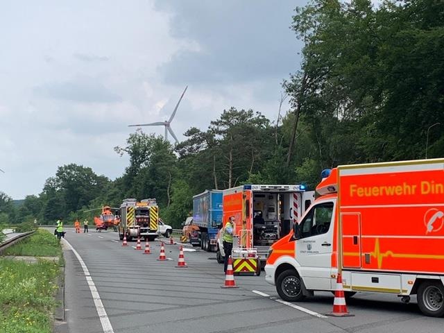 FW Dinslaken: schwerer Verkehrsunfall auf der BAB3