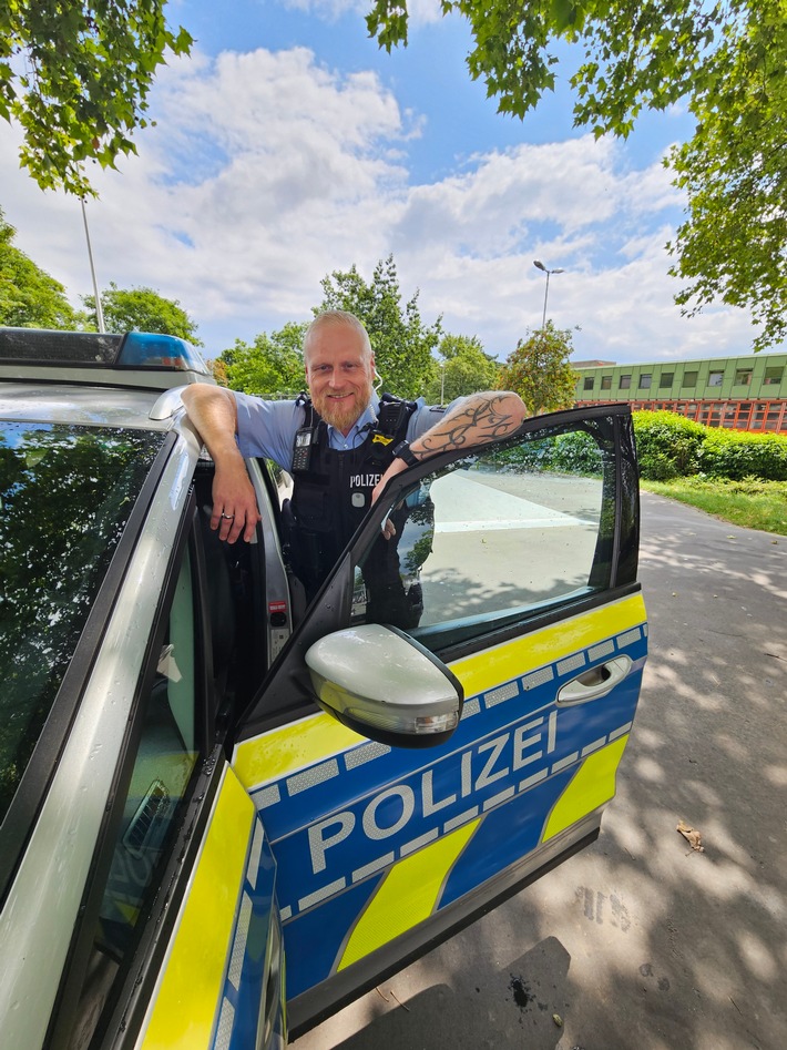 POL-DN: Ein guter Draht zu den Menschen vor Ort - Polizeihauptkommissar Marcel Krallmann ist neuer Bezirksdienstbeamter für den Bereich Düren Süd-Ost