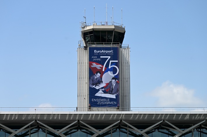 New tower banner at EuroAirport: 75 years of the Franco-Swiss Treaty