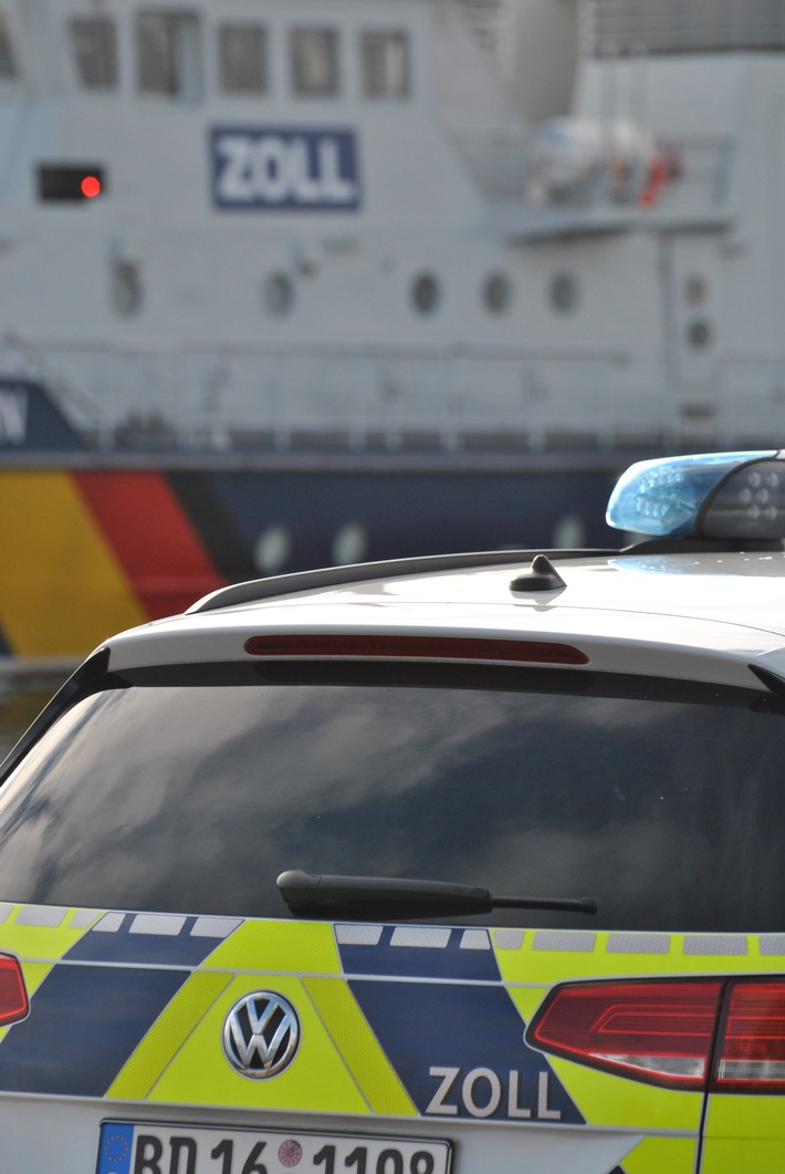 HZA-KI: Roter Diesel im Tank: Zoll entdeckt rund 5.000 Liter steuerbegünstigten Kraftstoff auf Motoryacht in Kiel