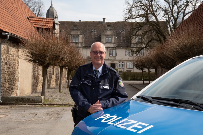 POL-LIP: Dörentrup. "Geht nicht - gibt´s nicht!" - Frank Schmidt übernimmt Bezirksdienst in Dörentrup.