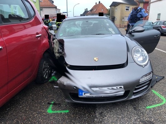 POL-PDPS: Porschefahrer verunfallt bei auf der Flucht vor der Polizei