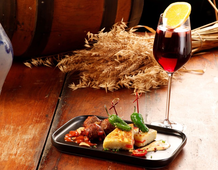 Wine on the Waterfront - Tapas _ Sangria © Hong Kong Tourism Board.jpg