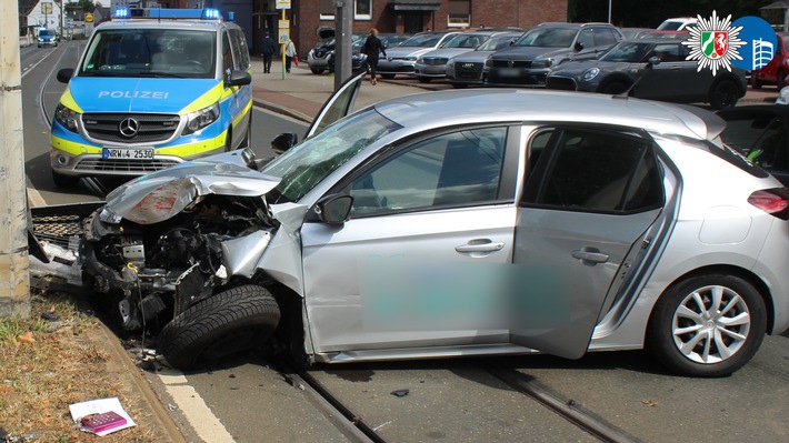 POL-OB: Unfall unter Drogeneinfluss - Zwei Verletzte nach Kollision in Alt-Oberhausen