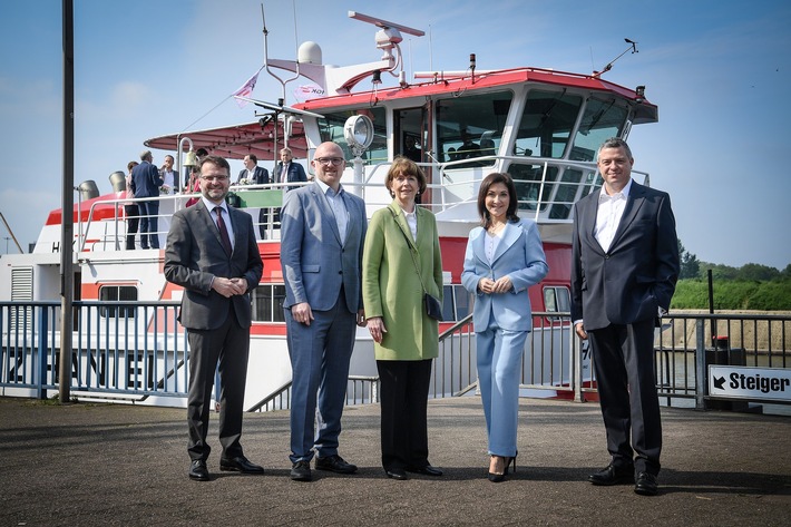 Staffelübergabe – RheinEnergie übernimmt Anteile an der Stadtwerke Duisburg AG