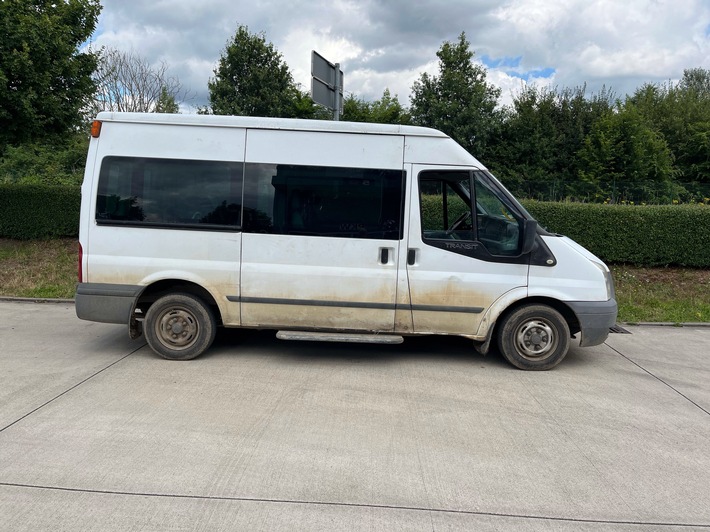 POL-ME: Bremsleitung gerissen und weitere Mängel: Polizei stoppt absolut verkehrsuntauglichen Transporter - Monheim am Rhein - 2407048