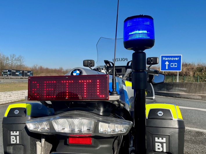 POL-BI: Polizei kontrolliert Rettungsgasse nach Unfall auf der A2