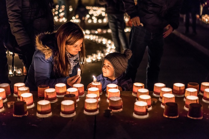 Ein Lichtermeer in der Schweiz: Solidarität mit Armutsbetroffenen