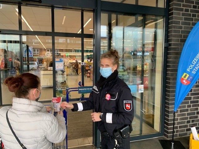POL-STD: Vorbeugung zum Thema "Handtaschendiebstahl" in Buxtehude