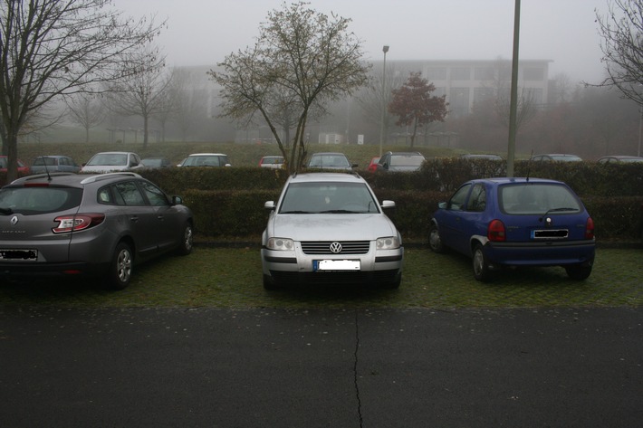 POL-PDKL: Unfallflucht auf Schul-Parkplatz