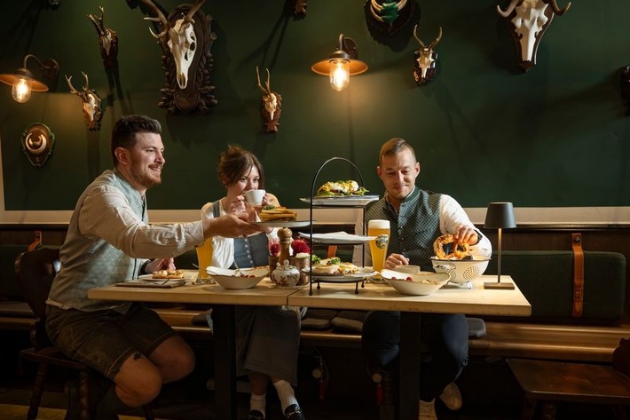 Platzl Hotels München: Trachtenbrunch und Tapas