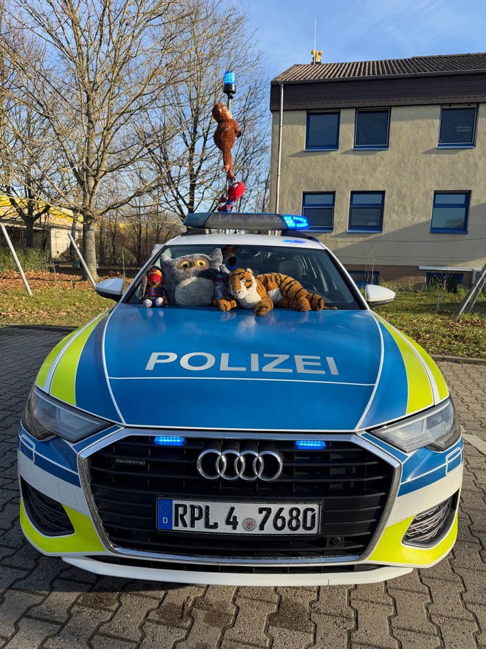 POL-PDNW: Großkatze auf der Autobahn - Polizei rettet plüschige Ausreißer!