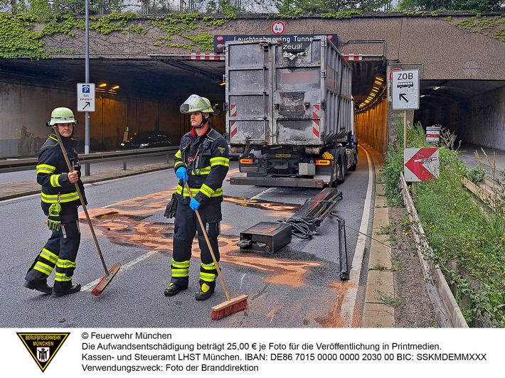 FW-M: Lkw-Ausleger verloren (Haidhausen)