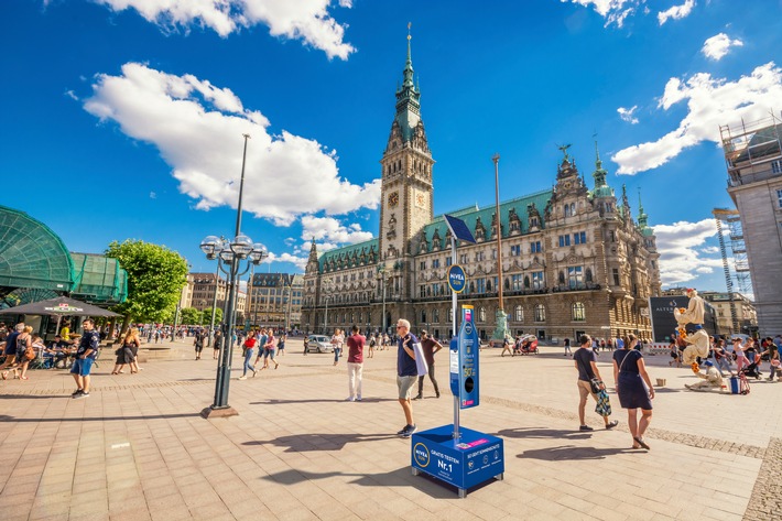 NIVEA SUN_Sonnenmilch-Spender_Hamburg.jpg