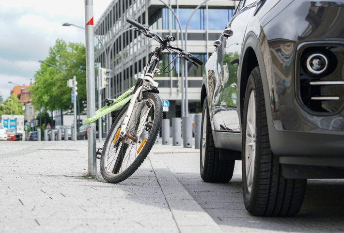 Trendsport Radfahren: Unf&auml;lle vermeiden - Scheinbar keine einfache Frage: Wie stellt man sein Rad sicher ab? - Rad gegen Diebstahl versichern