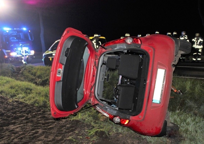 POL-MI: Reh ausgewichen - Auto überschlägt sich