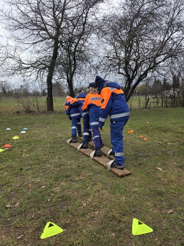 FW Lehrte: Stadtjugendfeuerwehr Lehrte richtete Orientierungsmarsch in Sievershausen aus
