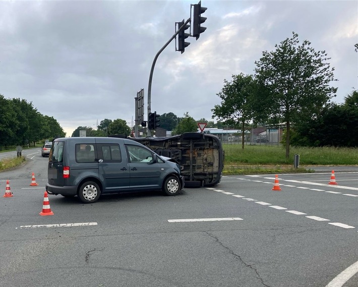 POL-COE: Dülmen, B474/ Autos kollidieren