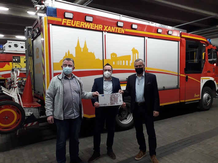 FW Xanten: Spende für den Förderverein der Freiwilligen Feuerwehr Xanten