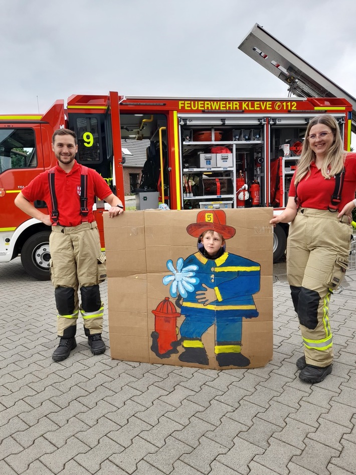 FW-KLE: Leuchtende Augen und strahlende Gesichter: Brandschutzerziehung bei der Löschgruppe Düffelward