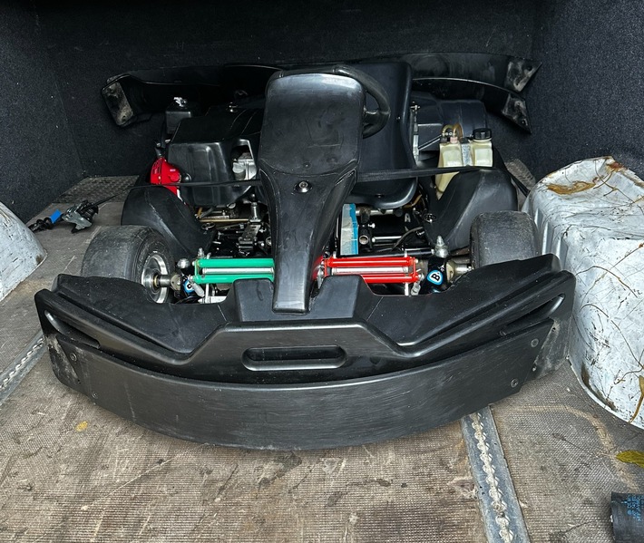 HZA-BI: Illegales Feuerwerk und Steuerhinterziehung/Bielefelder Zoll stoppt Kleintransporter auf A44