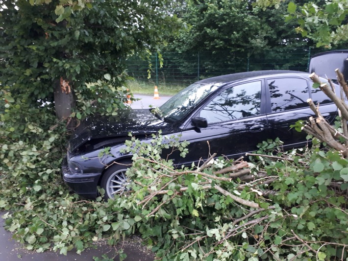 FW Menden: Verkehrsunfall mit einer verletzten Person