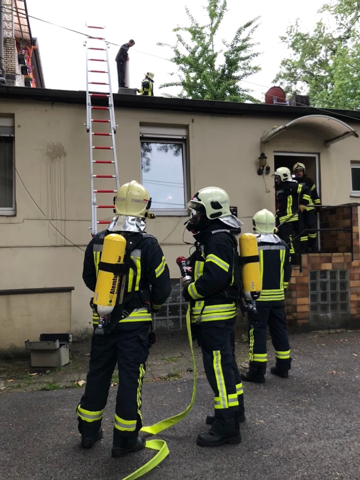 FW-GE: Unruhiger Vormittag für die Einsatzkräfte der Feuerwehr Gelsenkirchen