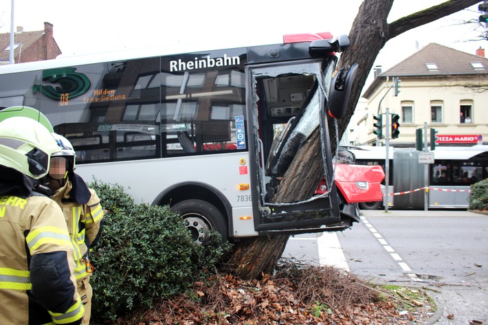 POL-ME: Nach Busunfall: Polizei ermittelt zur Unfallursache - Hilden - 2002127