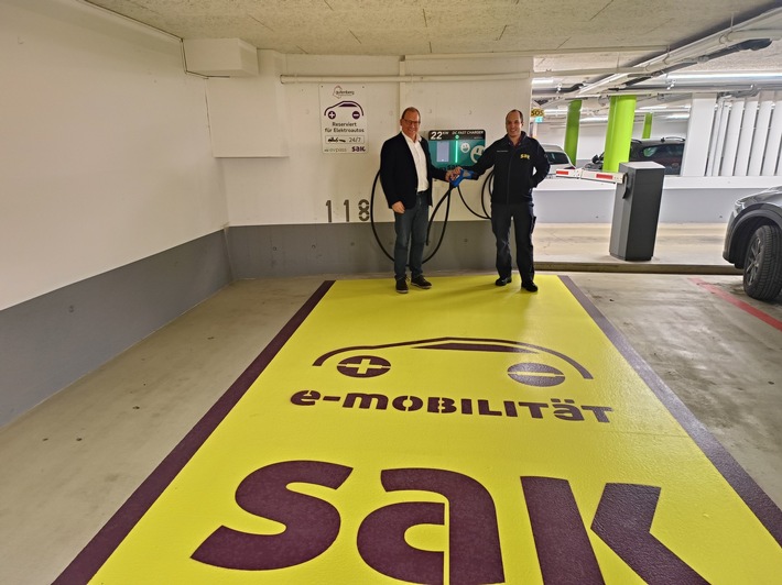 SAK Medienmiteilung: SAK installiert drei Ladestationen im Parkhaus Gutenberg in Herisau