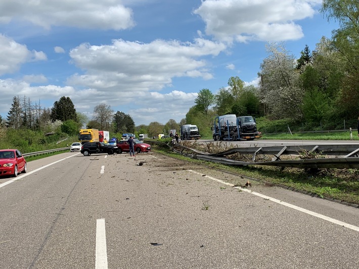 POL-SBR-STADT: Schwerer Verkehrsunfall mit 5 beteiligten Fahrzeugen auf BAB 6 nach Grenzübergang Goldene Bremm