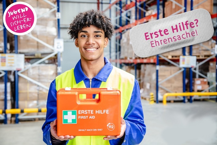Das Thema des DGUV-Präventionsprogramms "Jugend will sich-er-leben" lautet im Berufsschuljahr 2023/2024 "Erste Hilfe? Ehrensache!" / Weiterer Text über ots und www.presseportal.de/nr/65320 / Die Verwendung dieses Bildes für redaktionelle Zwecke ist unter Beachtung aller mitgeteilten Nutzungsbedingungen zulässig und dann auch honorarfrei. Veröffentlichung ausschließlich mit Bildrechte-Hinweis.
