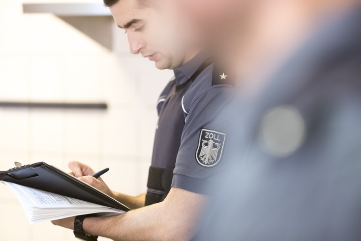 HZA-SB: Zoll und Polizei decken mutmaßliche illegale Beschäftigung im Kreis Kaiserslautern auf; Mehrere Personen ohne gültige Aufenthaltspapiere bei Kontrolle in Nagelstudio angetroffen