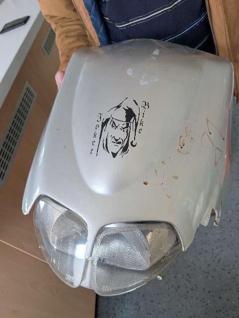 POL-GÖ: (101/2026) Unbekanntes Kleinkraftrad fährt gegen geparktes Auto: 5.500 Euro Schaden bei Unfallflucht in Bad Sachsa