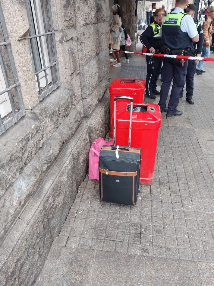 BPOL-HH: Herrenloser Trolley sorgte für Einsatzmaßnahmen der Bundespolizei am Hamburger Hauptbahnhof-Eigentümer durch Videosichtung und Fahndung festgestellt-