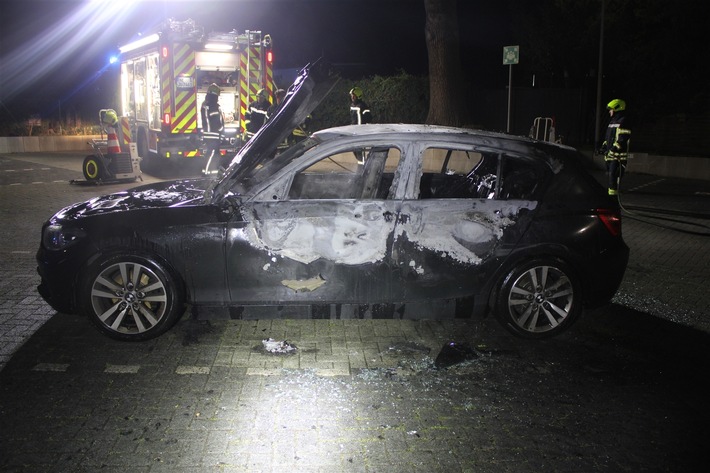 POL-NE: Auto gerät in Vollbrand - Brandursache bislang unklar