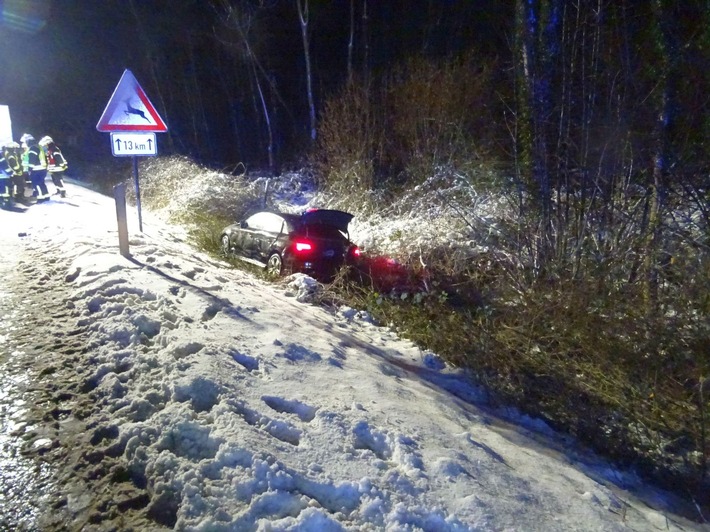 FW Sonsbeck: Verkehrsunfall zwischen PKW und LKW auf der A57