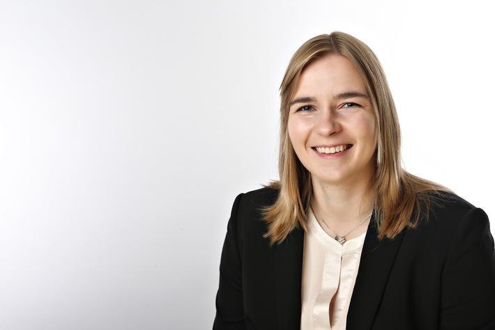 Zum 1. Januar 2022 steigt Mareike Miller (31) unternehmensintern zur Teamleiterin Bestandskunden bei news aktuell auf und übernimmt damit die Verantwortung für einen bedeutenden Vertriebsbereich. / Weiterer Text über ots und www.presseportal.de/nr/6344 / Die Verwendung dieses Bildes ist für redaktionelle Zwecke unter Beachtung ggf. genannter Nutzungsbedingungen honorarfrei. Veröffentlichung bitte mit Bildrechte-Hinweis.